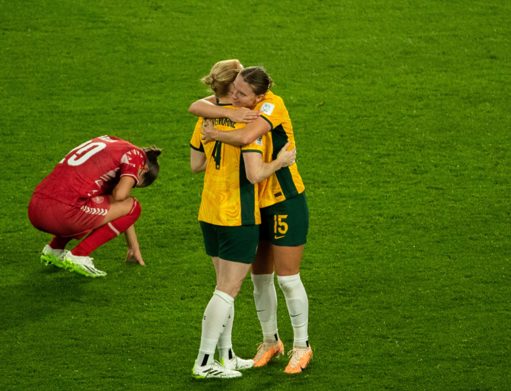 关于世界杯比赛盛况：澳大利亚队惊险胜出逆袭晋级八强的信息