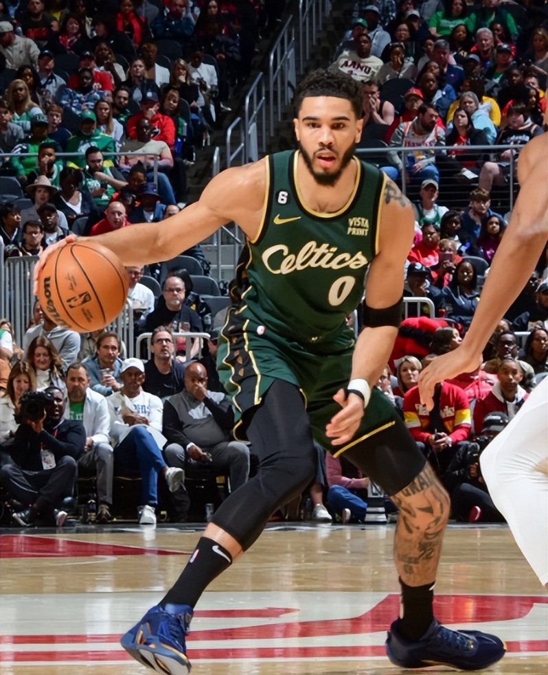 包含凯尔特人队老将重返赛场,经验发挥关键作用的词条 包含凯尔特人队老将重返赛场,经验发挥关键作用的词条