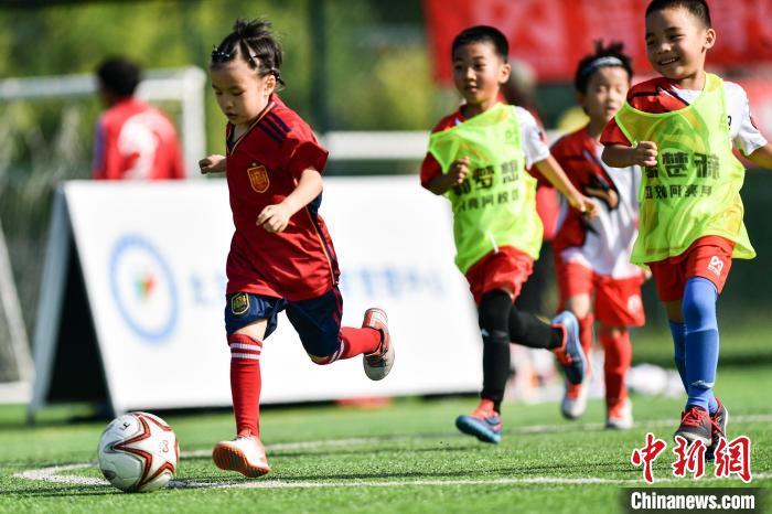 爱游戏入口-关于青少年球员表现稳定备战，信心满满迎接考验的信息