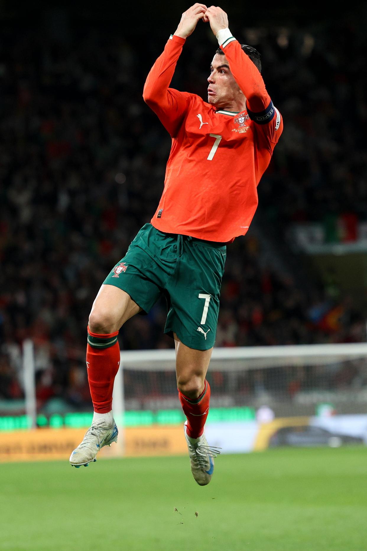 爱游戏入口-关于欧国联赛场上精彩不断，球员技艺展现出色的信息