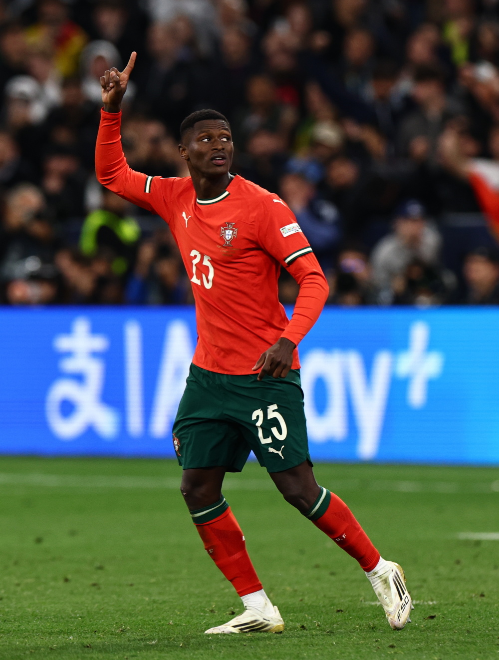 欧国联比赛的顽强拼搏！球员们无畏的精神