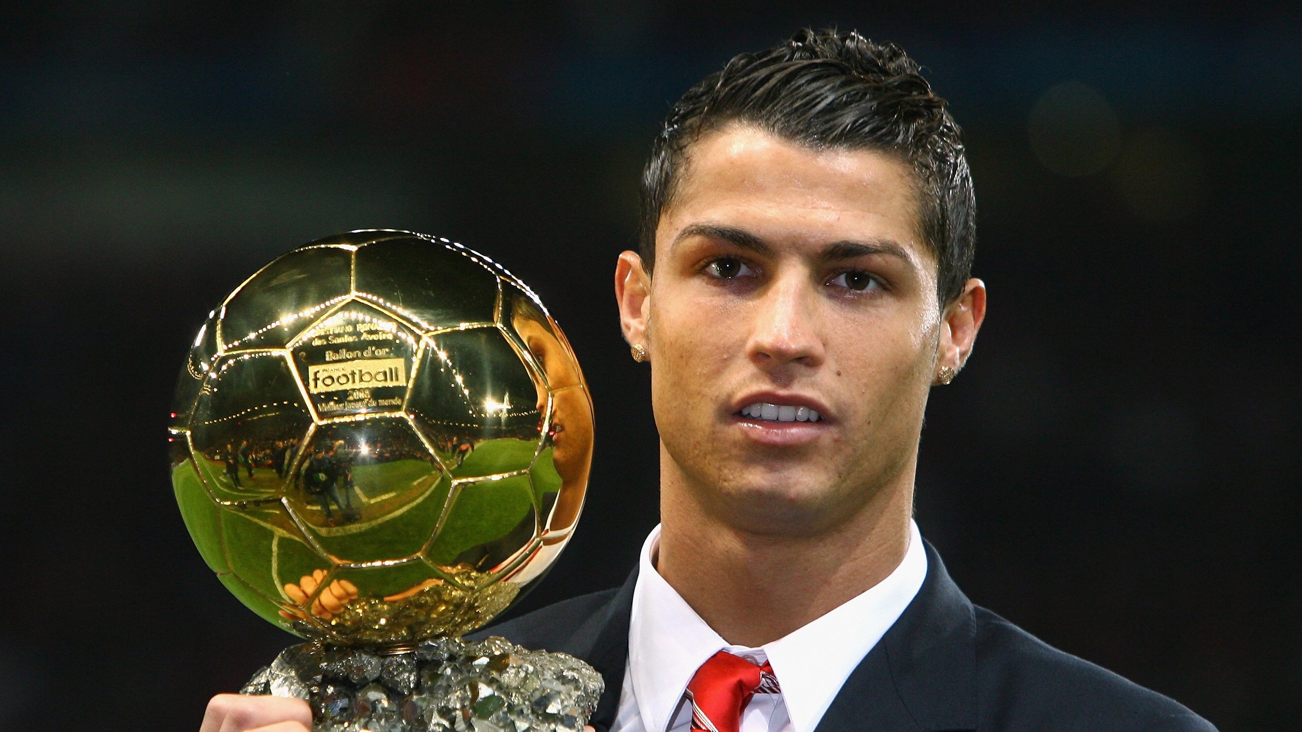 欧冠淘汰赛之夜，苏亚雷斯进攻端无人可挡