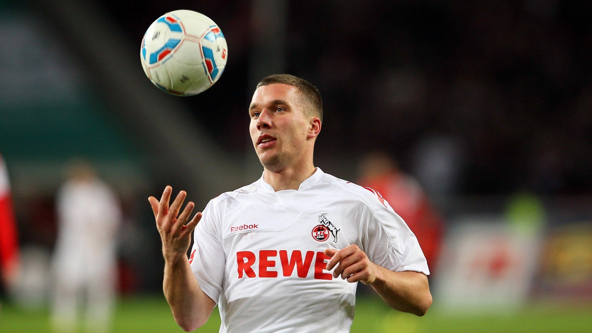 街道上的红色闪电，霍勒迪F1之夜惊艳四座